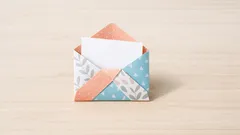 Vik ett origami-kuvert som låser sig självt – utan tejp eller lim