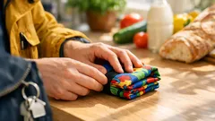 Tre enkla sätt att vika din ekoväska så den alltid får plats i väskan