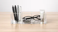 Mujis transparenta akrylpennställ som skapar ordning på skrivbordet på nolltid