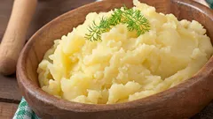 Ägg, mjölk och smör behövs inte: Vad ska man tillsätta i potatismoset för att få det gott?