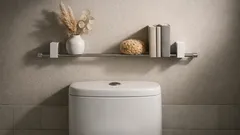 Så får du ett fritt toalettgolv med en svävande hylla bakom cisternen