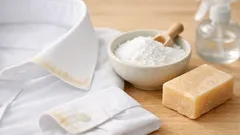 Så får du bort gulnad krage och manschetter på vit skjorta hemma