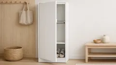 Smart toffelförvaring i hallen: utnyttja insidan av skoskåpsdörren utan att borra