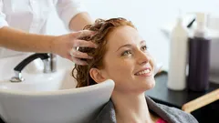 Är det bäst att färga håret på rent eller smutsigt hår? Det säger experten