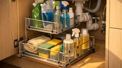 Så bygger du en tvåvånings utdragbar förvaring under diskbänken med trådnät och buntband