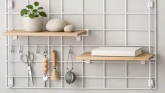 Så bygger du modulär väggförvaring i skandi-stil med väggnät och flyttbara hyllplan