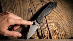 Varför har vissa knivar ett hål i bladet – och vad är det egentligen till för?