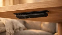 Magnettricket som gömmer fjärrkontrollen under bordet – men håller den alltid nära